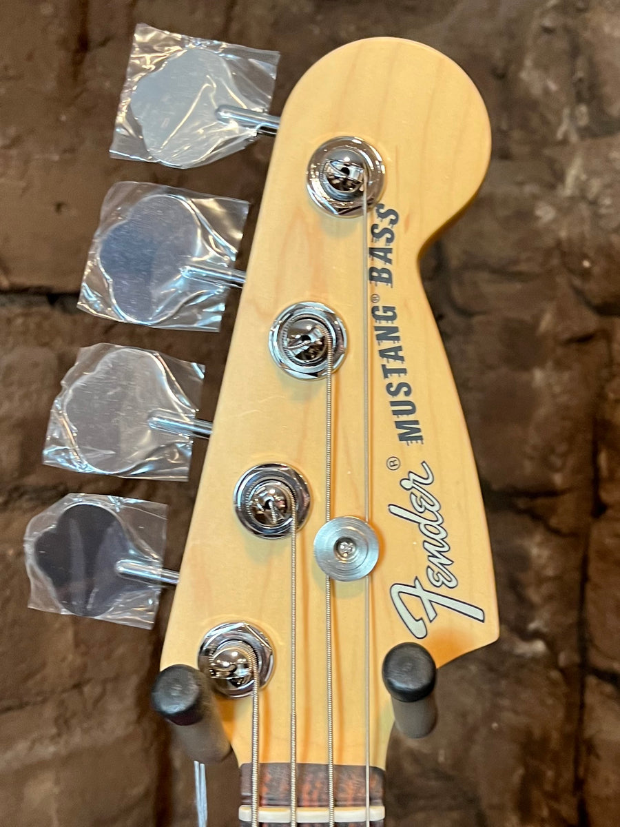 Fender American Performer Mustang Bass – Music Villa MT