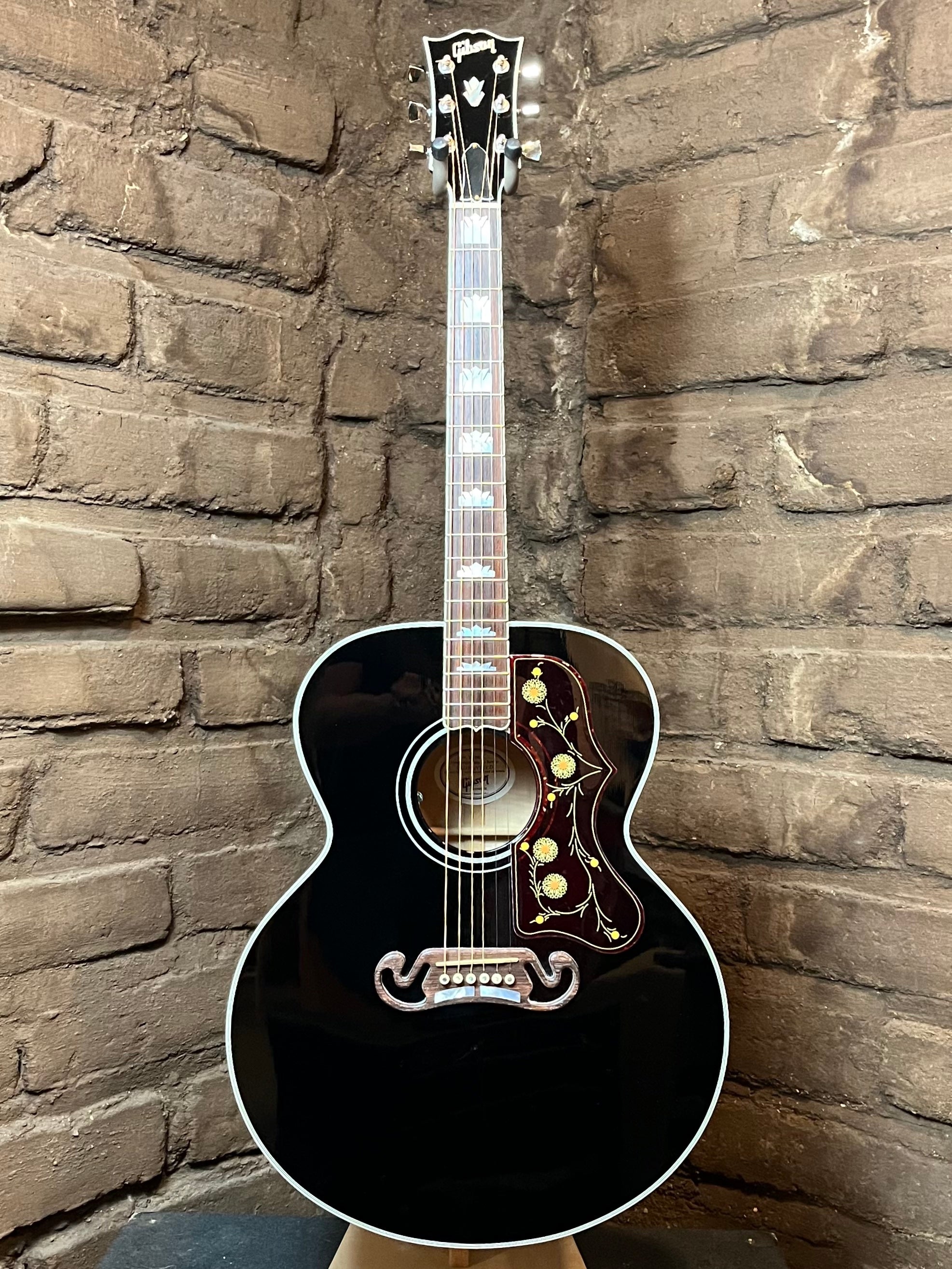 Gibson SJ-200 Standard Maple Acoustic-Electric Guitar