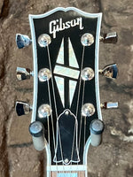 
              Gibson Les Paul Classic Custom
            
