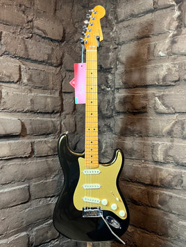 Fender American Ultra Stratocaster, Maple Fingerboard, Texas Tea (New)