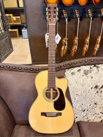
              Martin Custom Shop 0-28 Adirondack Spruce Bastogne Walnut (new arrival)
            