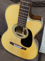 
              Martin Custom Shop 0-28 Adirondack Spruce Bastogne Walnut (new arrival)
            