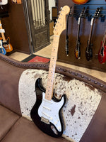
              Fender Eric Clapton Sig Stratocaster (2020) - Blackie (Used)
            