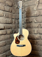 
              Larrivee OMV-40 Legacy Series Left Handed
            