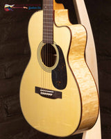 
              Martin Custom Shop 00 Grand Concert - 12-Fret Cutaway (New)
            