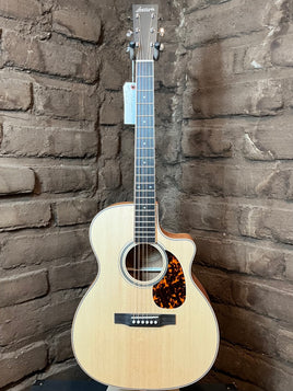 Larrivee OMV-40 (Stage Pro Element)