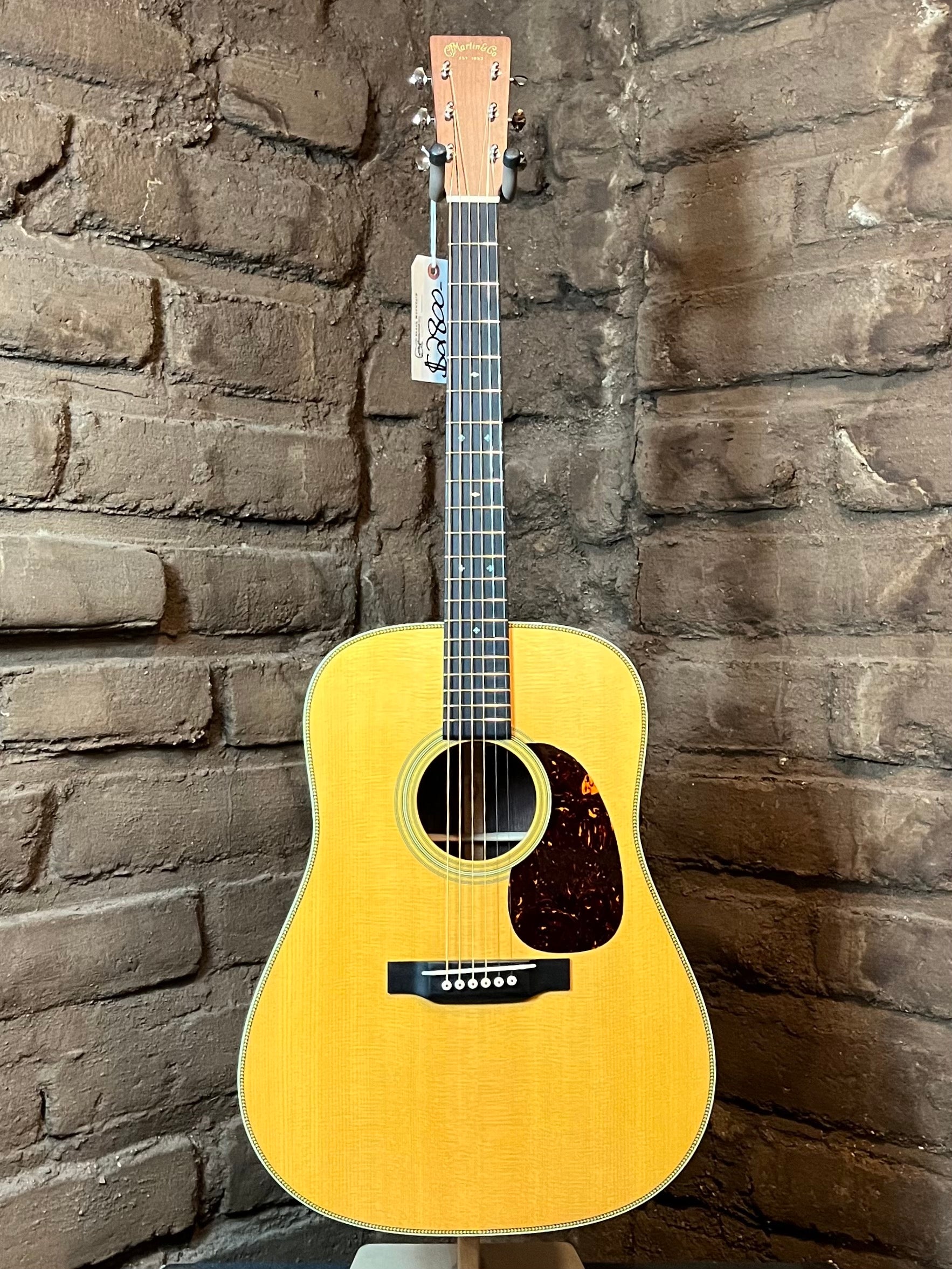 ナルト　MartinHD 28V【2015年製・美品】 2015 Martin HD-28V (1935 Style Shaded Top) With HSC - The