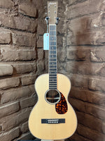 
              Larrivee 0-40 Indian Rosewood Legacy Series
            